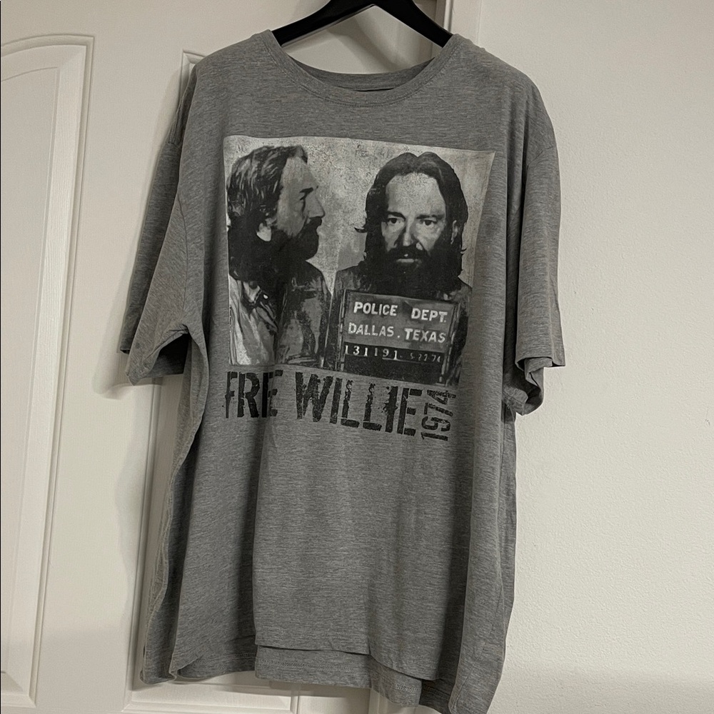 Free Willie Gray Graphic T-Shirt